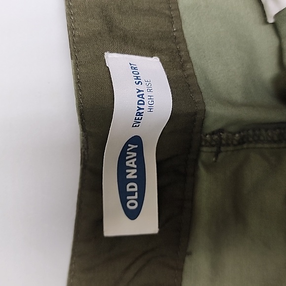 Old Navy, High-Waisted, Everyday Short, 5" inseam - Picture 2 of 4
